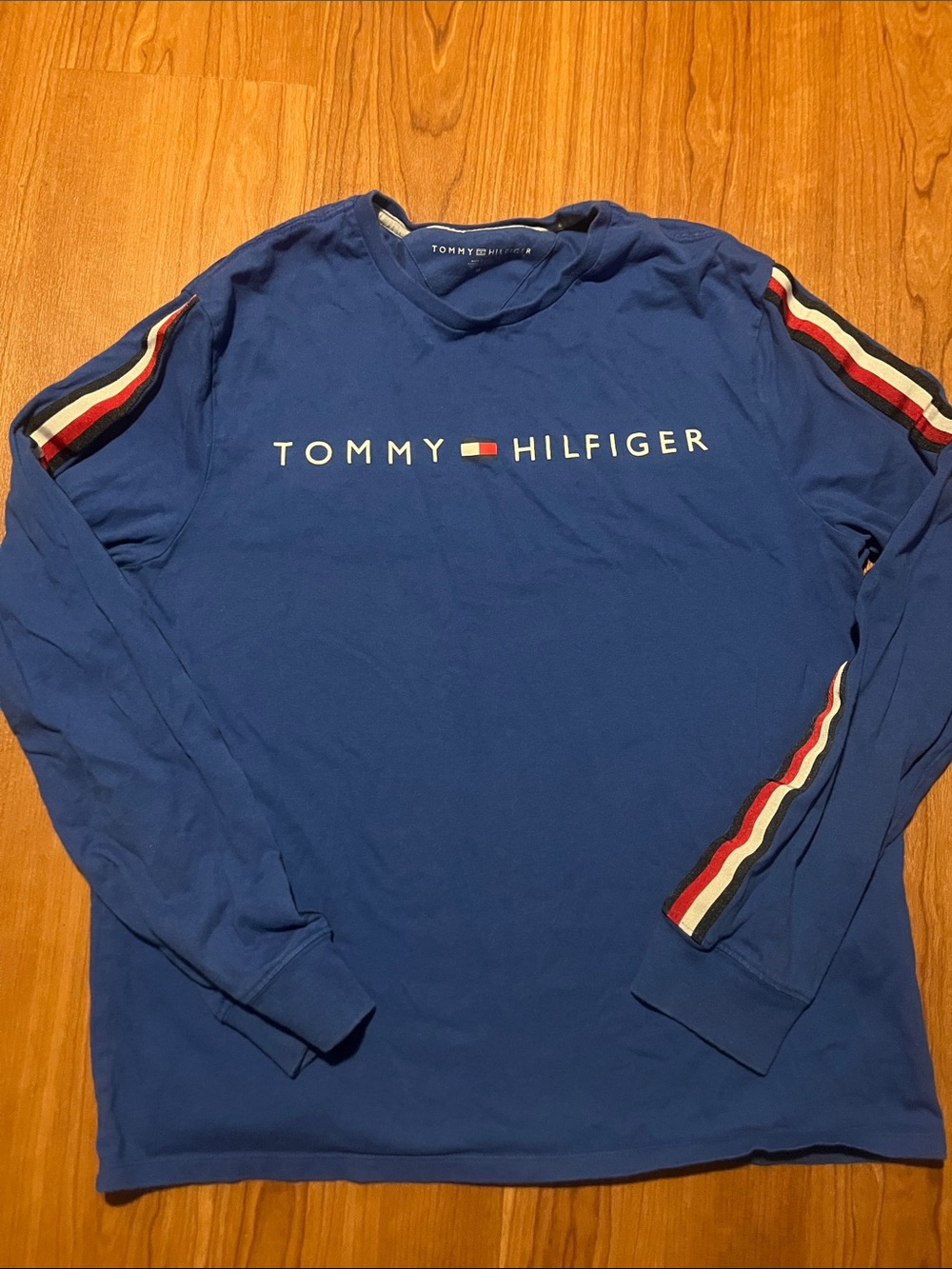 3/$15. Men’s Tommy Hilfiger shirt M